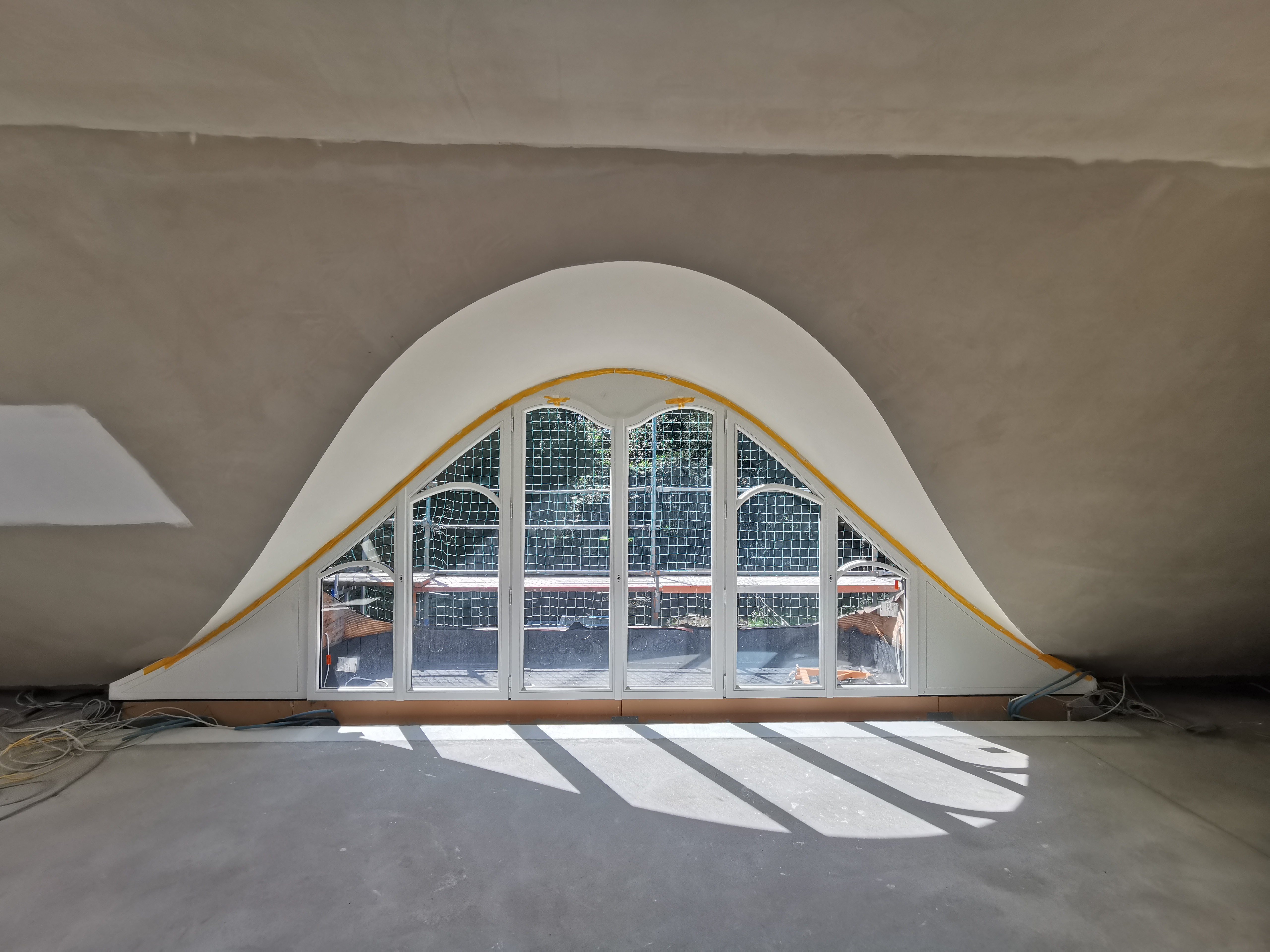 Detailaufnahme einer anspruchsvollen Fensterkonstruktion