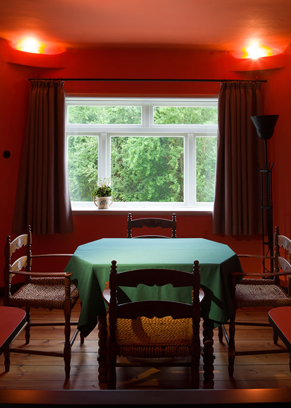 Das rote Zimmer im ehemaligen Wohnbereich von Ada und Emil Nolde